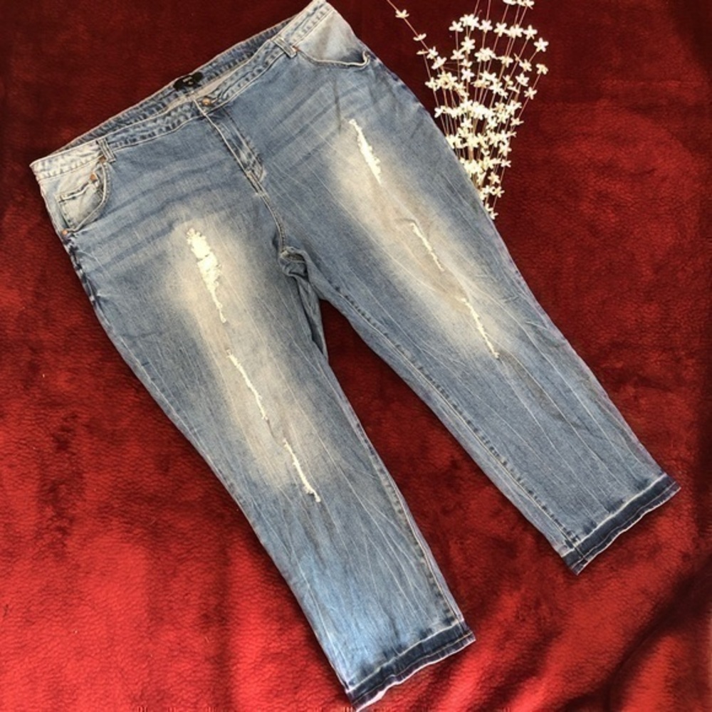 Ellos 🖤 Distressed Crop Ankle Length Jeans, Medium-Light Blue, Sz. 28. So Cute!